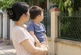 Một mình sinh con rồi làm mẹ đơn thân, tôi đổi đời sau một lần sang xin hái xoài nhà hàng xóm