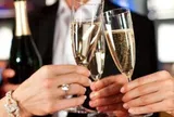 Đến lượt bạn mời rượu, đừng ngồi im lúng túng, nhớ 3 câu "vạn năng" này là đủ
