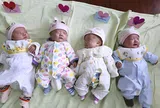 Cô gái trẻ sinh một lúc 4 con 3 trai 1 gái cực trộm vía, bác sĩ nhìn cũng phải tấm tắc: "Quá hiếm gặp!"