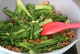 Loại rau ít người chưa biết ăn nhưng vừa ngon lại bổ, nhiều nơi bán 35.000 đồng/kg, đem xào thịt bò vừa giòn lại ngọt rất đã miệng