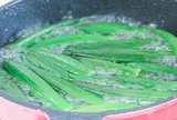 Luộc đậu bắp toàn bị nhớt hóa ra sai ở bước này, đầu bếp mách chiêu luộc quả cực giòn, không nhớt lại xanh mướt