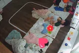 Camera giám sát ghi lại cảnh ngủ trưa ở trường mẫu giáo của con ngày đầu đi lớp khiến bố mẹ ở Hà Nội thi nhau thắc mắc