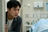 Lần đầu làm bố hí hửng vào phòng sinh cùng vợ, lúc con chào đời ai cũng mừng vui, riêng tôi cứ thấy "sai sai"