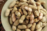 Luộc lạc chỉ cho nước lã là quá thiếu sót, cứ thêm 2 bước này củ nào cũng thơm bùi, giòn nhẹ, chắc hạt
