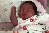 Mẹ buồn lòng vì con sinh ra kém xinh, 3 năm sau bé "lột xác" ngỡ ngàng, mắt to, da trắng xinh như hoa