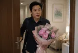 Vợ sinh con đúng ngày tôi đi công tác, thương vợ tôi xin về sớm tạo bất ngờ thì tức giận khi vừa đẩy cửa