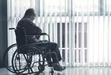 Sau khi sống ở viện dưỡng lão và thuê người giúp việc tôi mới thấm: Con cái là chỗ dựa an toàn khi về già!