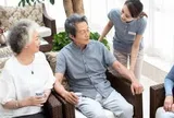 5 kiểu người về già không nên thuê giúp việc hay sống cùng con cái, vào viện dưỡng lão sống an toàn mà vui vẻ