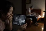 Bố chồng hay vào phòng con trai út, tôi lắp camera rồi lặng người khi phát hiện bí mật của gia đình