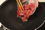 Ướp thịt bò chỉ cho muối là “hỏng bét”, cứ thêm 1 thìa này thịt cực mềm, người già trẻ nhỏ đều phải khen