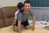 Mẹ đã qua đời nhưng bé trai 3 tuổi không hay biết, ngày nào cũng đòi tìm mẹ, người bố nói 6 từ xót xa