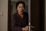 Mẹ chồng cấm con trai ngủ với con dâu mới sinh vì sợ tiếp tục "dính bầu", nửa đêm tỉnh giấc, bà tím mặt
