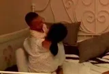 Vợ lúc nào cũng mệt mỏi, kêu than chán ở nhà, chồng xem camera giám sát phòng ngủ thì sững sờ