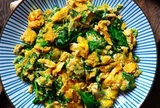 Lá của loại rau này cực giàu vitamin K nhưng nhiều người chê khó ngửi, xào với trứng ăn cực ngon lại rất bổ