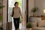 Định tái hôn  tuổi 50, ngày đầu bước chân về nhà bạn trai, tôi ngẩn người khi thấy bức ảnh đặt trong phòng khách
