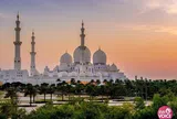 Sheikh Zayed Grand Mosque - tuyệt tác trắng muốt khiến Abu Dhabi trở thành miền cổ tích.