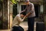 7 ngày sau khi mẹ mất, bố dượng đuổi tôi đi, 10 năm sau tôi chân thành cảm ơn ông