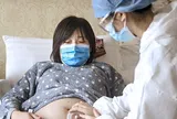 Mang thai 5 tháng đột nhiên không thể đi tiểu, bà bầu đi siêu âm phát hiện vật thể bị "bỏ quên" trong bụng suốt 9 năm