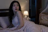 Về quê thăm chị dâu ở cữ, tối ngủ một mình một giường, sáng dậy thấy người nằm kế bên tôi đỏ mắt