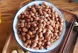 Làm lạc rang muối đừng cho ngay vào chảo, thêm 1 bước và 1 nguyên liệu, lạc giòn ngon thơm nức cả tuần