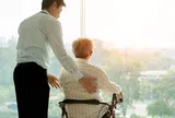 Chỉ khi về già tôi mới nhận ra: Những người sống tiết kiệm để tiền lại cho con cái là cách làm sai lầm