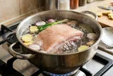 Luộc thịt nên cho vào nước lạnh hay đợi nước sôi? Cách làm đơn giản giúp thịt ngon ngọt nhưng nhiều người làm ngược