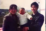 Bị bỏ rơi ở bãi cỏ, bé gái lớn lên làm lương chục tỷ/năm, bố mẹ ruột tìm đến thì nghe lời đáp sâu cay