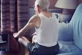 Kiểu "con cái chăm sóc bố mẹ lúc về già" đang âm thầm xuất hiện, tưởng hiếu thảo nhưng khiến bố mẹ "kiệt quệ"