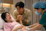 Ly hôn 1 tháng thì biết có thai, lúc tôi sinh chồng cũ bỗng xuất hiện, nói câu khiến tất cả sững sờ