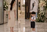 Thấy người yêu cũ của chồng bế đứa nhỏ giống hệt anh, tôi lén lấy tóc bé đi làm ADN, kết quả ngoài sức tưởng tượng