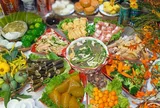 Chị em khoe mâm cỗ Rằm tháng 7 rực rỡ, mỗi mâm một vẻ nhưng đều khiến người xem xuýt xoa