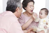 3 KHÔNG khi sống cùng con cái lúc về già, giúp chăm sóc cháu nhưng nghỉ hưu lại an nhàn