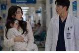 Ôm con nhập viện gặp đúng người yêu cũ là bác sĩ, tôi run sợ xét nghiệm ADN, chồng nói một câu tôi bật khóc