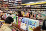 Phụ huynh huy động tổng lực "đỏ mắt" tìm mua sách giáo khoa, xin sách cũ, photo tạm cho con đầu năm học mới