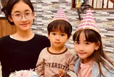 "Trùm cuối" phim hình sự VTV lấy vợ hot girl kém 11 tuổi, 3 con được bố đưa hẳn vào thoại phim trên sóng truyền hình