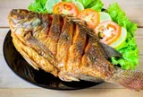 Rán cá, nhớ bôi thứ này lên xung quanh, cá rán kiểu gì cũng vàng ươm, mềm trong giòn ngoài