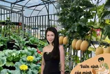 Mẹ 2 con TP.HCM chi hơn 50 triệu biến sân thượng 80m² thành vườn rau xanh mướt, dưa treo lúc lỉu nhìn cực đã mắt
