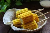 Luộc ngô, chỉ dùng nước thực sự không chuyên nghiệp, thêm 2 thứ nữa, bắp nào cũng mềm ngọt, ăn đã miệng