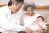 Nghỉ hưu rồi mới hiểu: Tại sao ngày càng nhiều người thích chăm sóc cháu hơn là sống hưởng thụ một mình