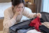 Chồng đi công tác với sếp qua đêm, khi về thấy món đồ trong vali của anh, tôi hoang mang