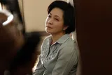 Mẹ chồng nghỉ việc lương 10 triệu lên chăm con dâu ở cữ, ngày về quê được cho túi đồ, mở ra mà nghẹn lòng