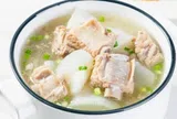Hầm sườn, người chần nước sôi, người ninh thẳng, đầu bếp bảo "sai rồi", làm thế này mới ngon