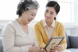 Mẹ lấy chồng mới, bỏ mặc tôi cho ông bà nuôi lớn nhưng tuổi già cô đơn lại muốn đến sống cùng vợ chồng tôi