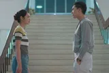 Chồng cũ mang quà tới thăm con gái, tôi đóng cửa không gặp nhưng nghe con nói 1 câu, tôi liền đưa anh 300 triệu
