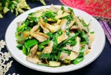 Chỉ là 2 loại rau nhưng xào chung với nhau vừa ngon, rẻ tiền mà siêu bổ, khỏe gan, tốt cho thận