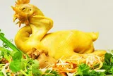 Nhiều người mắc 4 sai lầm khi luộc gà khiến thịt nhạt, da nứt, kém ngon lại chín không đều