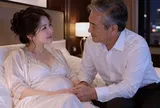 Mang bầu trước cưới với chồng già U70, đêm tân hôn tôi thót tim khi thấy anh quỳ xuống