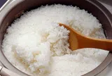 Nấu cơm chỉ cho nước thật thiếu chuyên nghiệp, bỏ 2 thứ này vào, cơm vừa thơm vừa mềm, tơi xốp hạt căng bóng