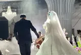 Tận mắt thấy cô dâu dắt tay tình cũ vào phòng kín ngày cưới, chú rể quay xe hủy hôn, đòi lại 720 triệu sính lễ