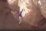 Bi kịch của 'Người Nhện Yemen': Rơi xuống miệng núi lửa 120m khi biểu diễn không đồ bảo hộ